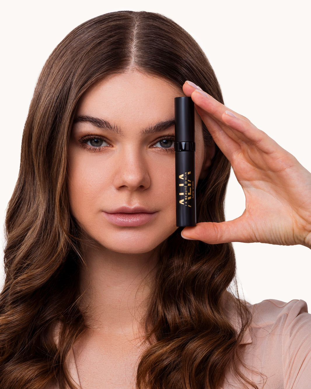 How to Apply Mascara Without Clumps