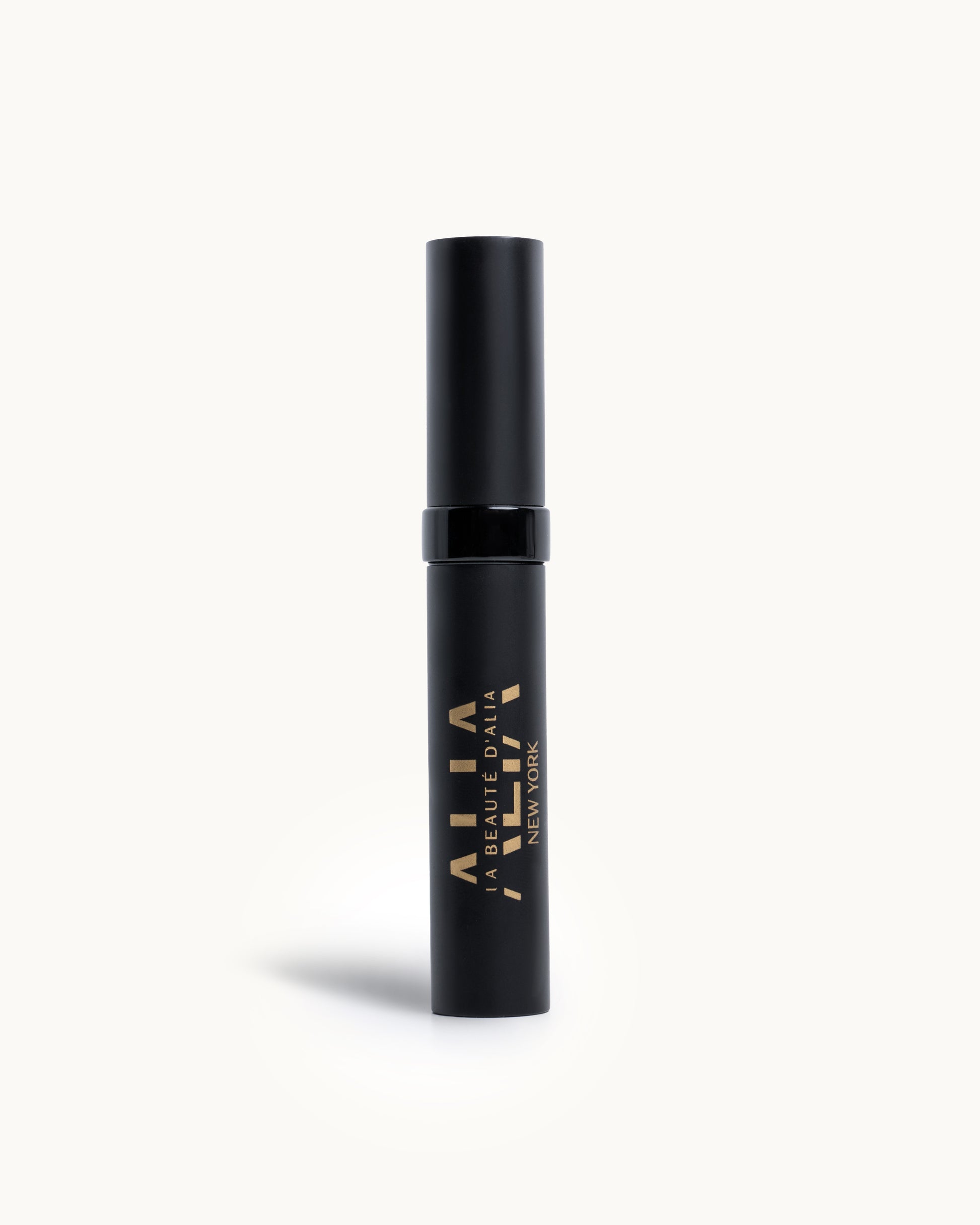 Water-Resistant Mascara: Bold, Lifted, Clump-Free Lashes