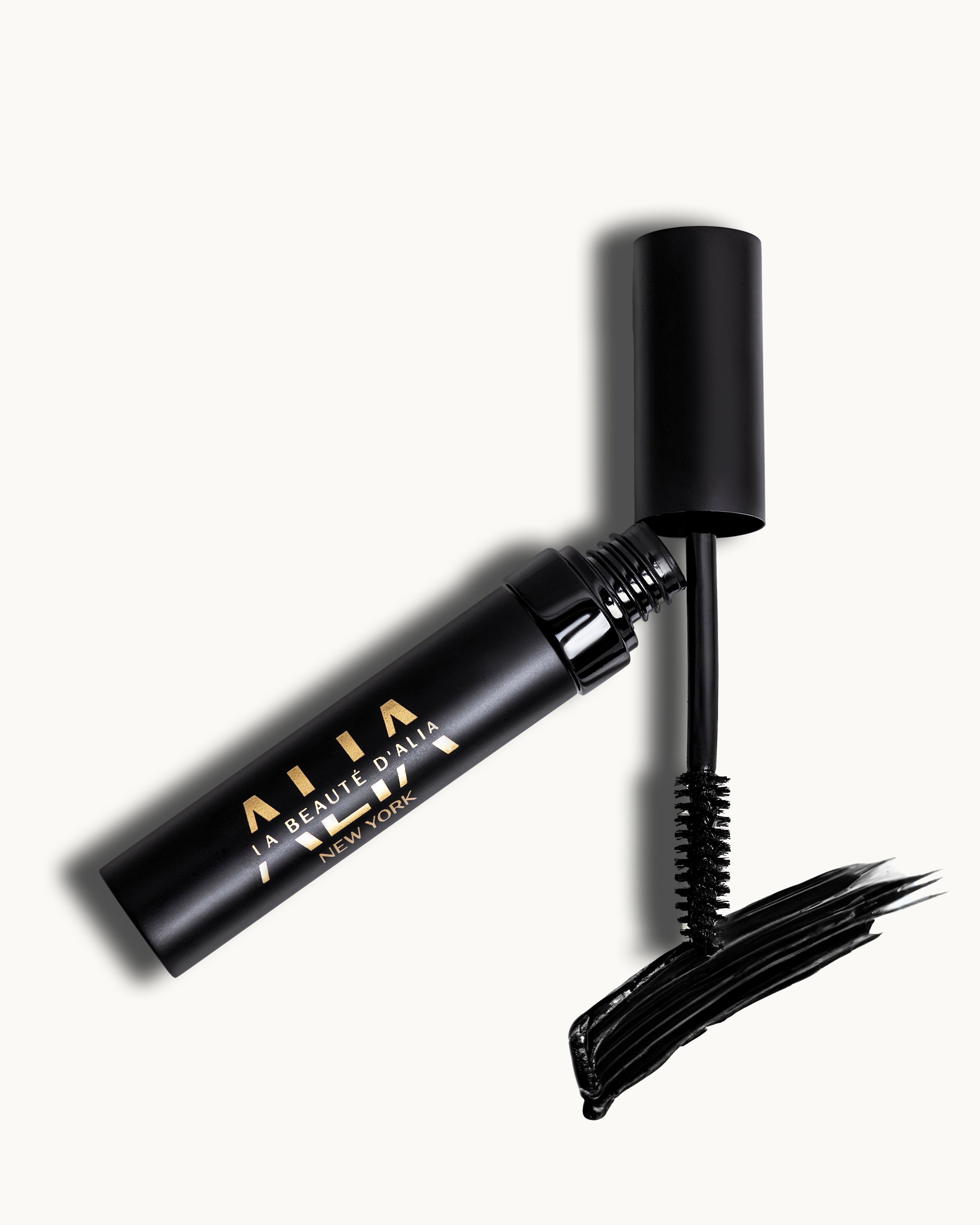 Water-Resistant Mascara: Bold, Lifted, Clump-Free Lashes