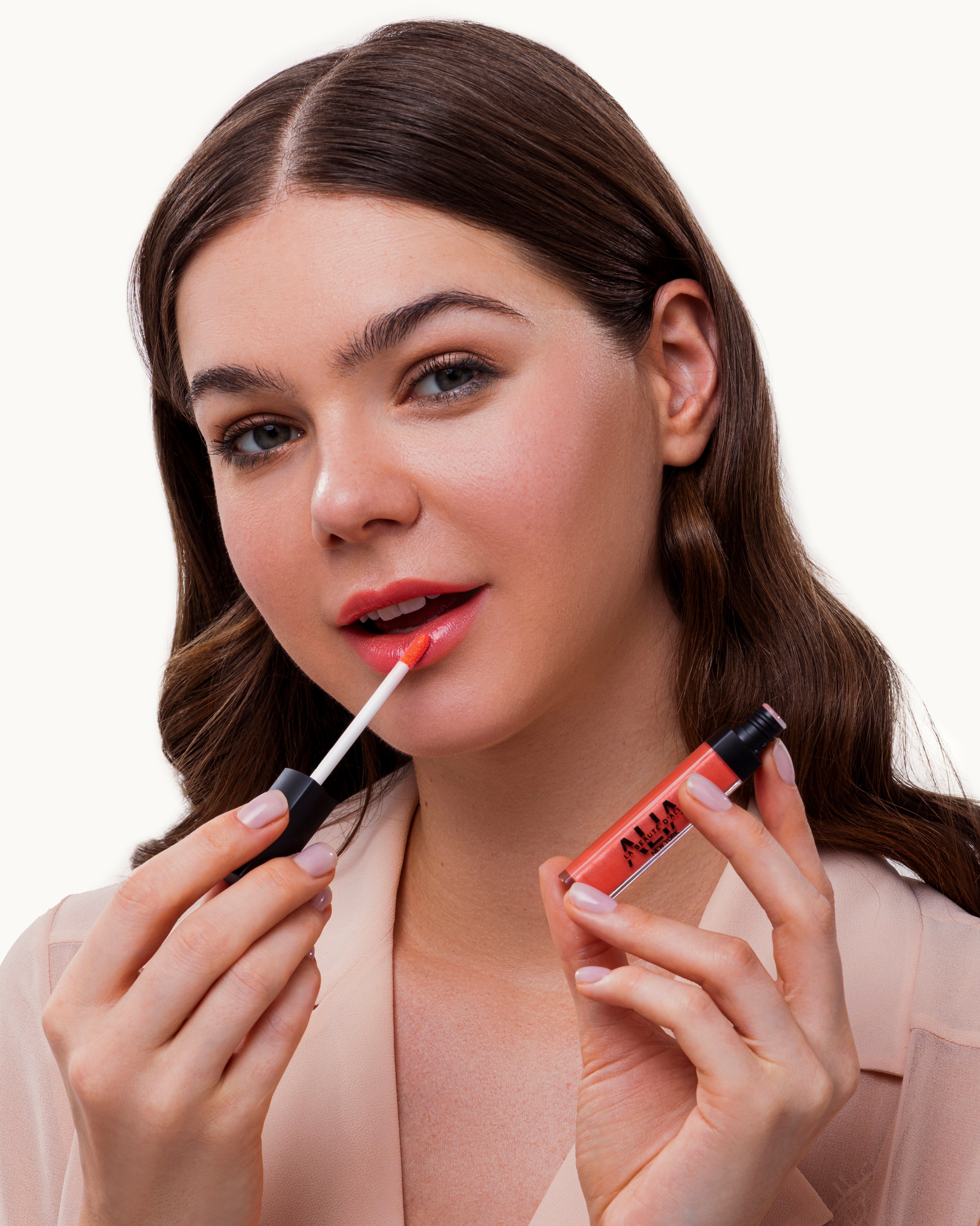 Lip Gloss: High-Shine, Non-Sticky Color for Every Tone