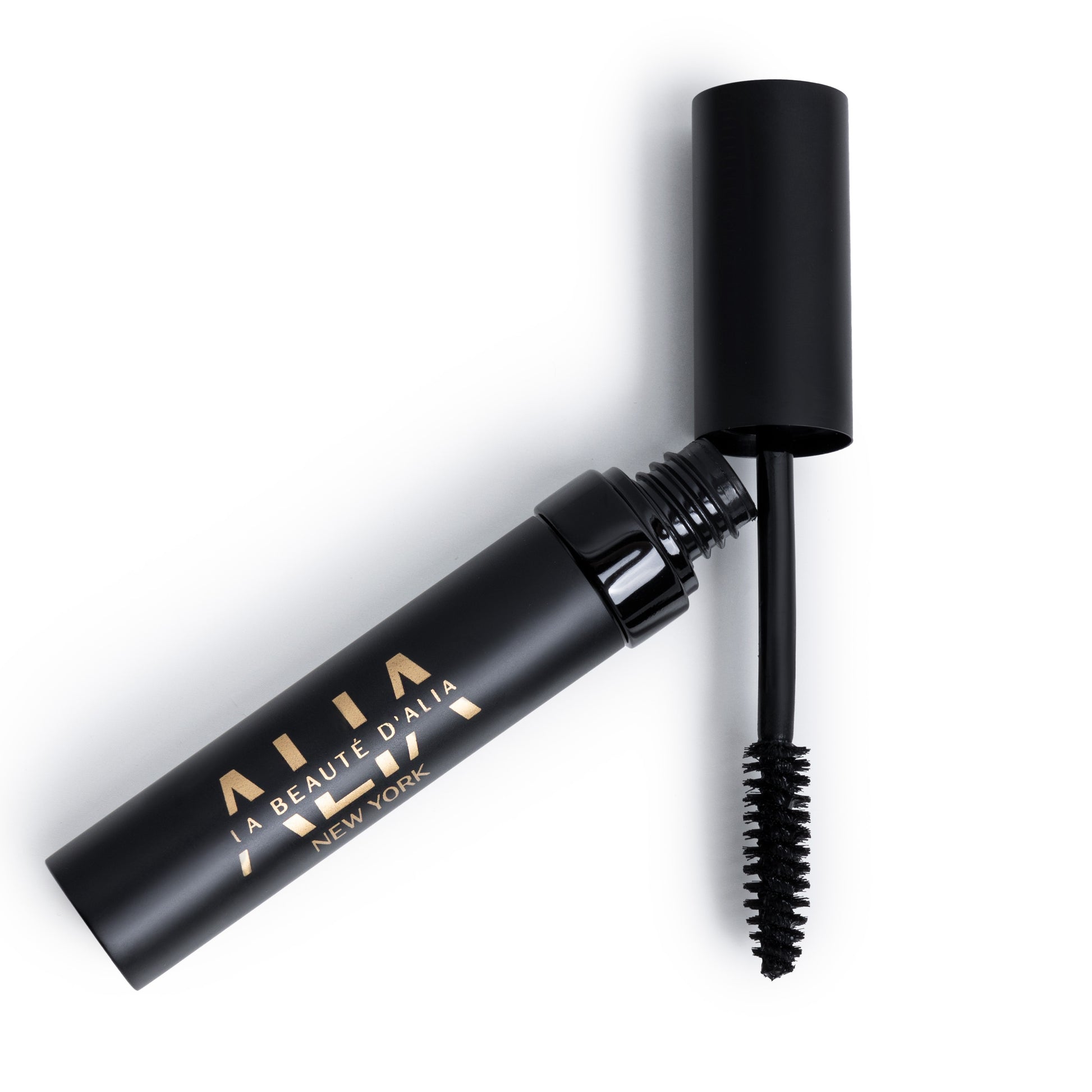 long-lasting water proof mascara voluminous lashes sweat-resistant tear-resistant all-day wear intense pigmentation precise application