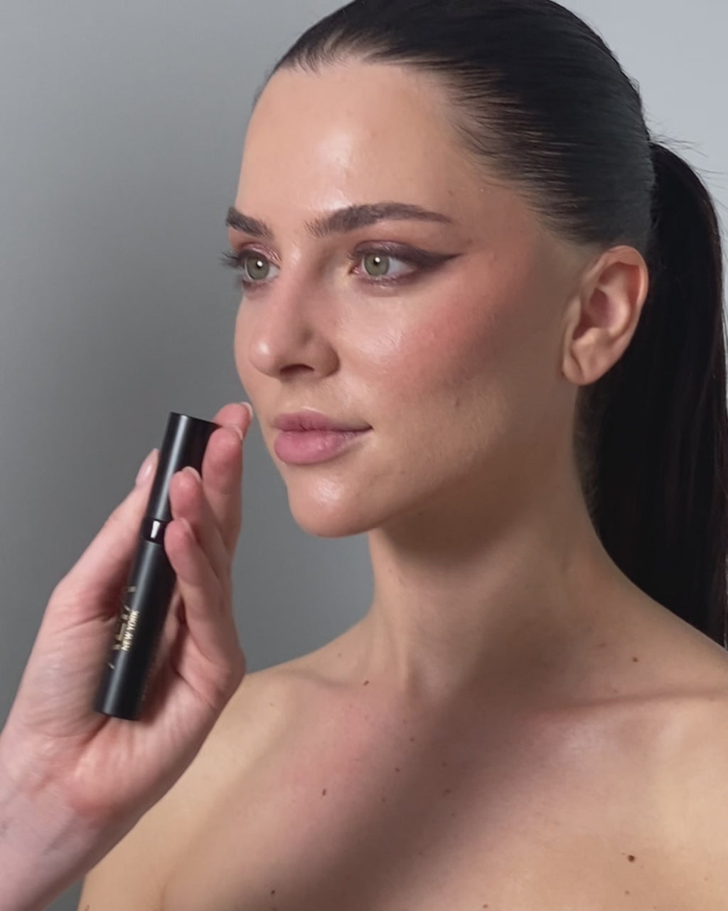 Water-Resistant Mascara: Bold, Lifted, Clump-Free Lashes