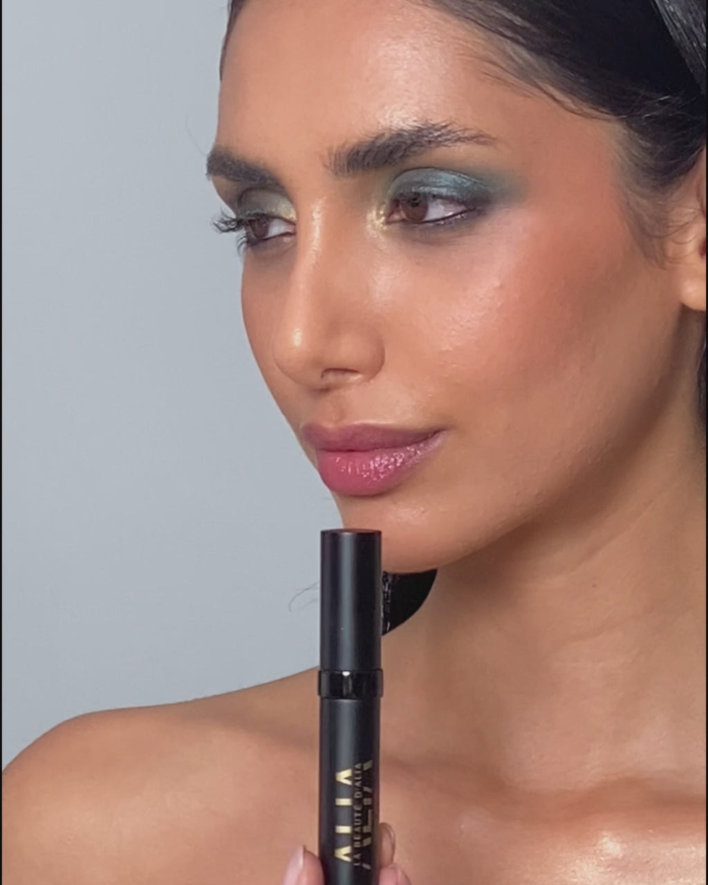 Water-Resistant Mascara: Bold, Lifted, Clump-Free Lashes